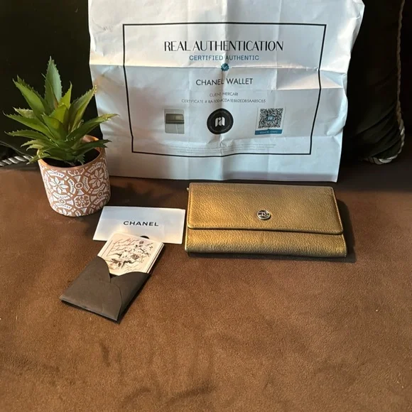 RARE VINTAGE Chanel Gold Wallet In Good Condition With COA - Picture 4 of 17